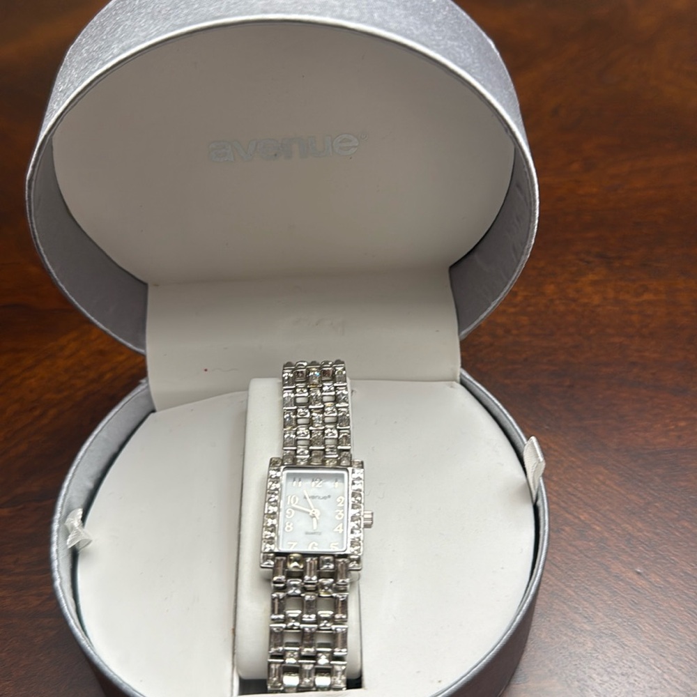 Avenue dress watch